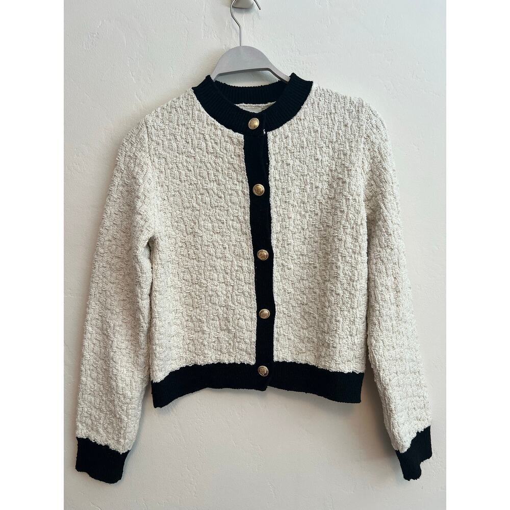 H&M Cream and Black
Textured Knit Button-Up
Cardigan w/ Good Buttons Size: XS - Picture 2 of 6